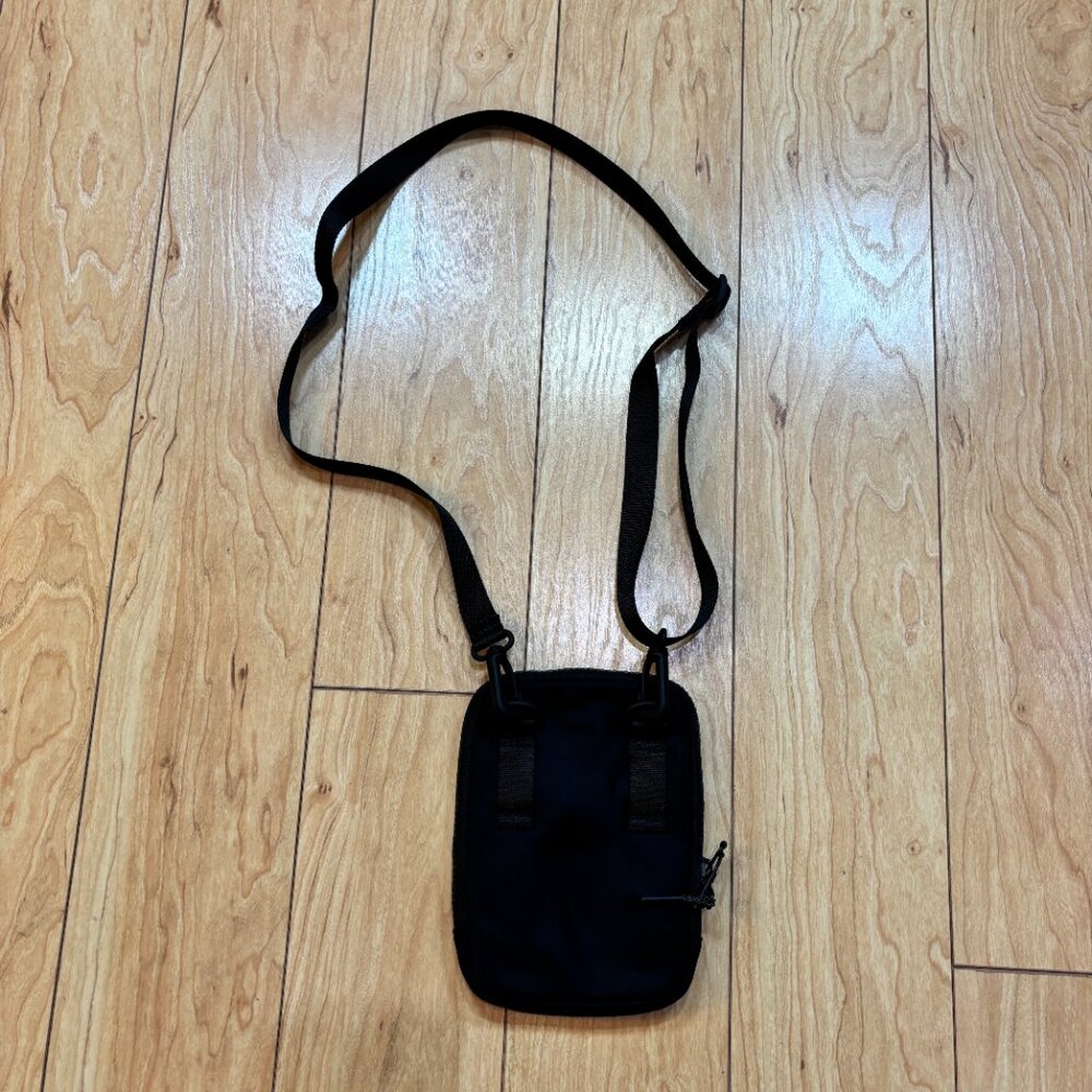 Lululemon Easy Access Crossbody Bag Black Small Travel Pouch Purse One Size - Picture 5 of 8